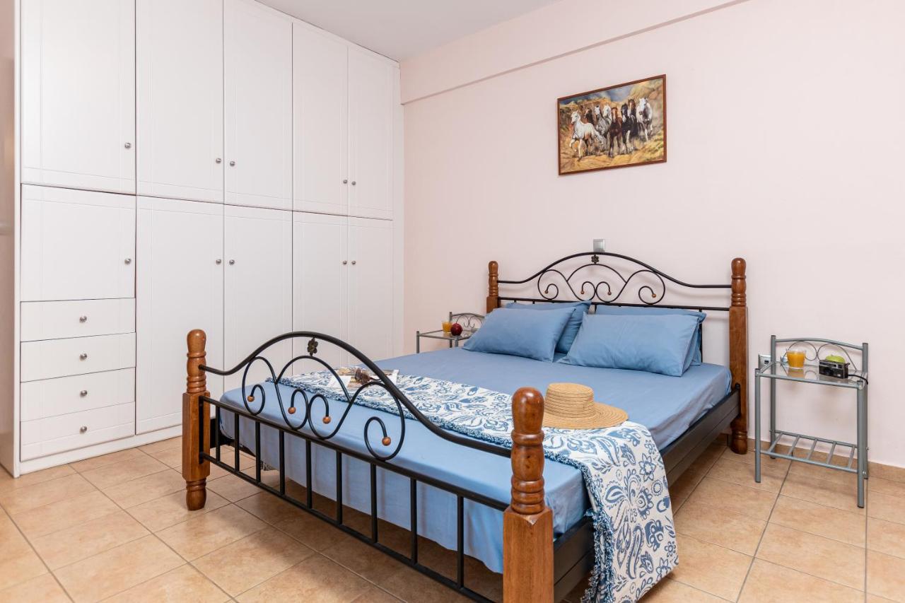 Nick & Debbie'S Two-Storey Apartment Melanes Bagian luar foto