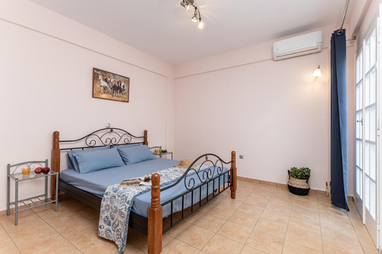 Nick & Debbie'S Two-Storey Apartment Melanes Bagian luar foto