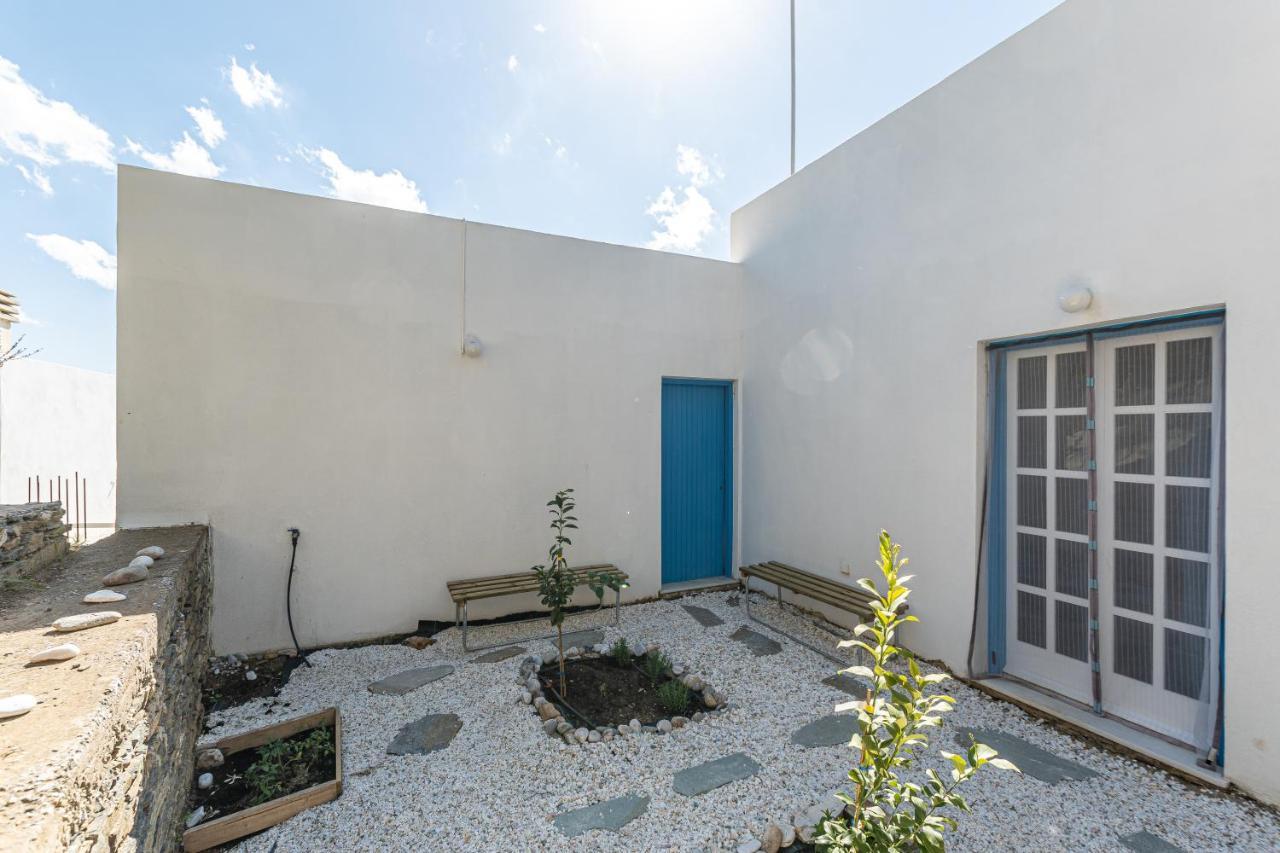 Nick & Debbie'S Two-Storey Apartment Melanes Bagian luar foto
