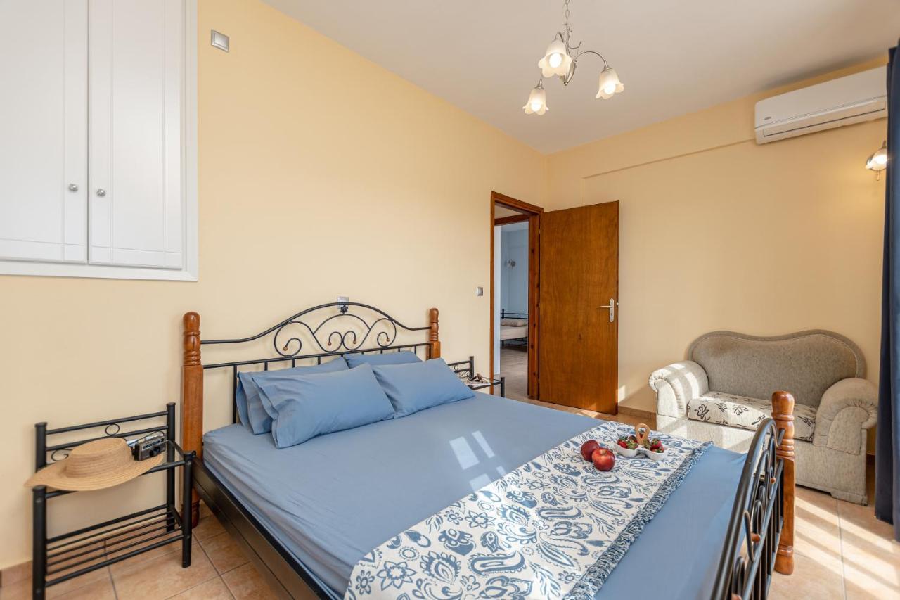 Nick & Debbie'S Two-Storey Apartment Melanes Bagian luar foto